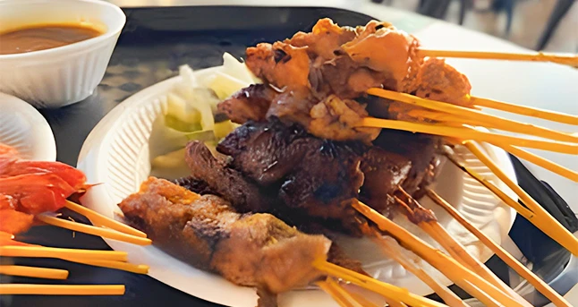 Lau-Pa-Sat-Best-Satay-Street-In-Singapore