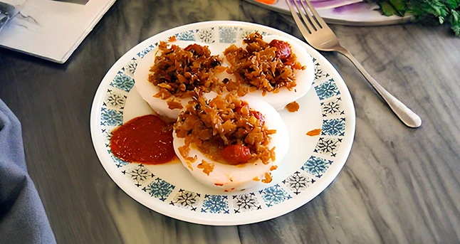 steamed-rice-cakes-topped-with-salty-preserved-radish